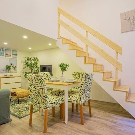 Cosy Flat In Akacfa Str., Aya Apartment Budapest Luaran gambar