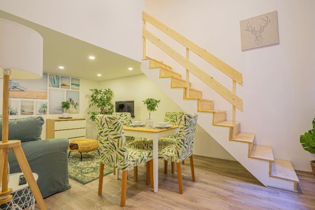 Cosy Flat In Akacfa Str., Aya Apartment Budapest Luaran gambar