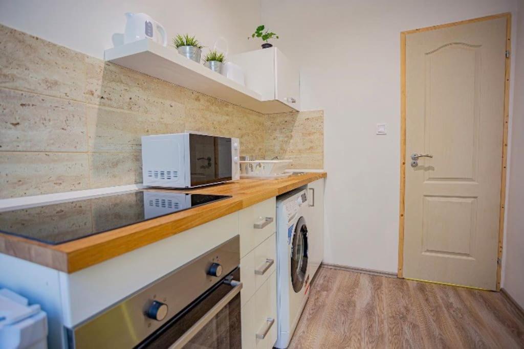 Cosy Flat In Akacfa Str., Aya Apartment Budapest Luaran gambar