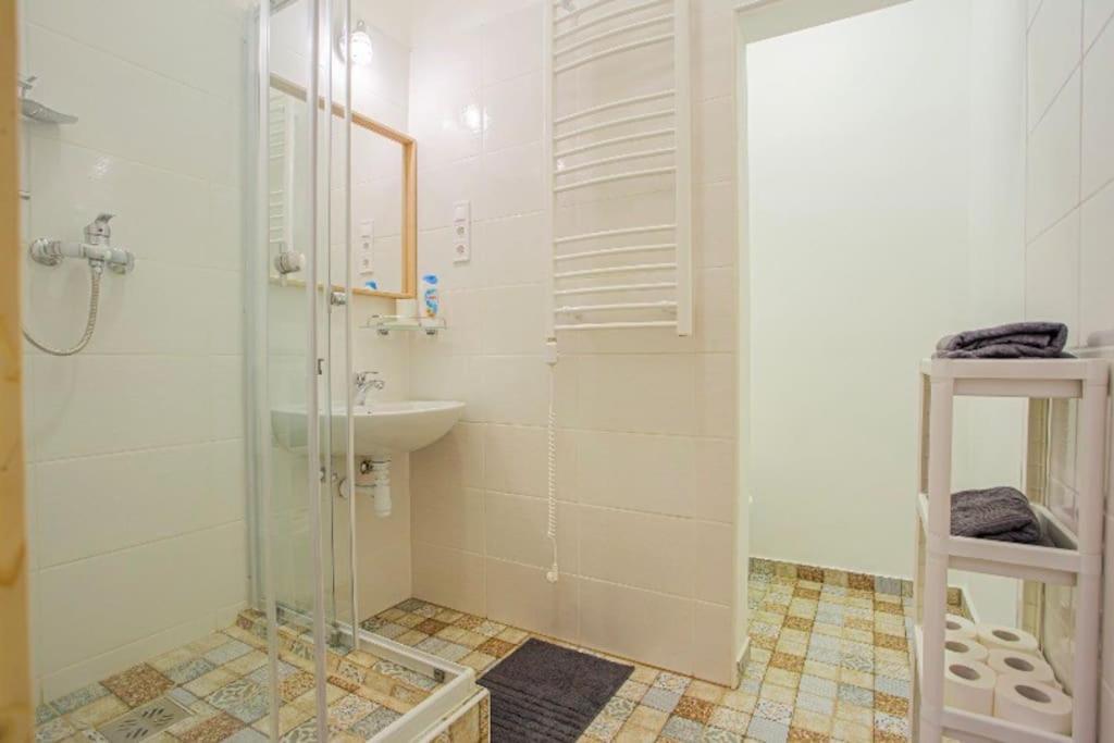 Cosy Flat In Akacfa Str., Aya Apartment Budapest Luaran gambar